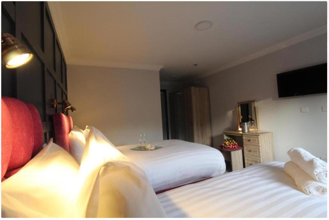 The Dutch Tulip Hotel มาลโลว์ ภายนอก รูปภาพ