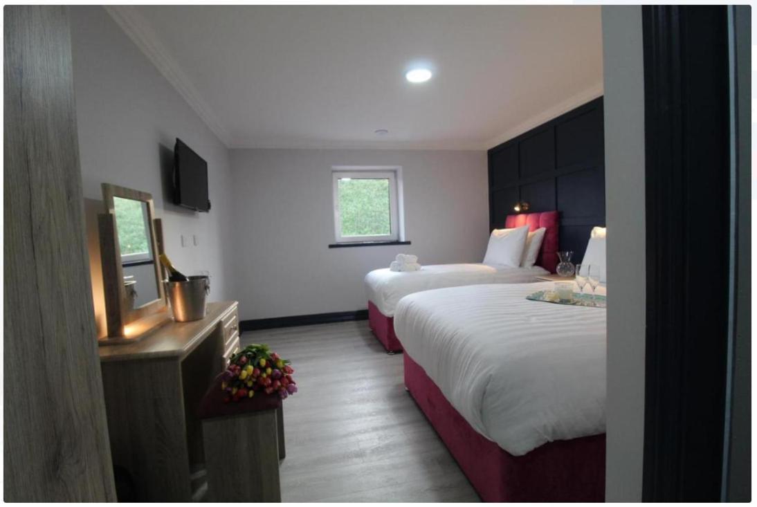 The Dutch Tulip Hotel มาลโลว์ ภายนอก รูปภาพ