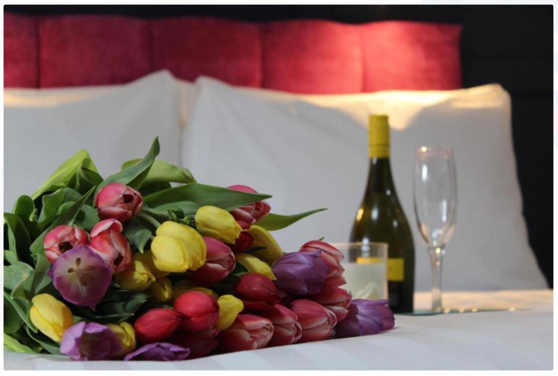 The Dutch Tulip Hotel มาลโลว์ ภายนอก รูปภาพ