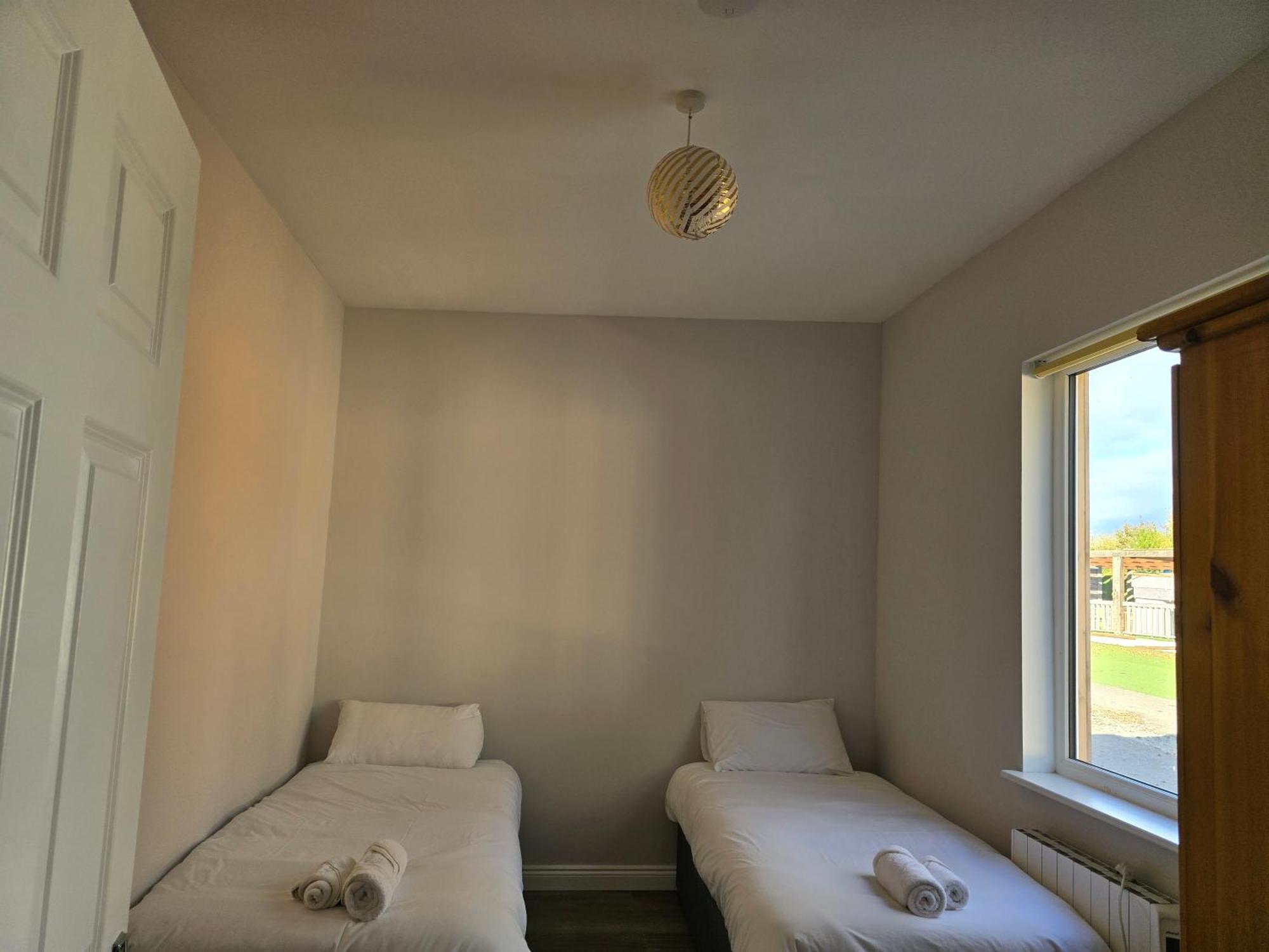 The Dutch Tulip Hotel มาลโลว์ ภายนอก รูปภาพ